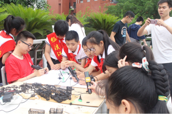 KK体育重庆大学：学生不分大小共享建造乐趣(图3)